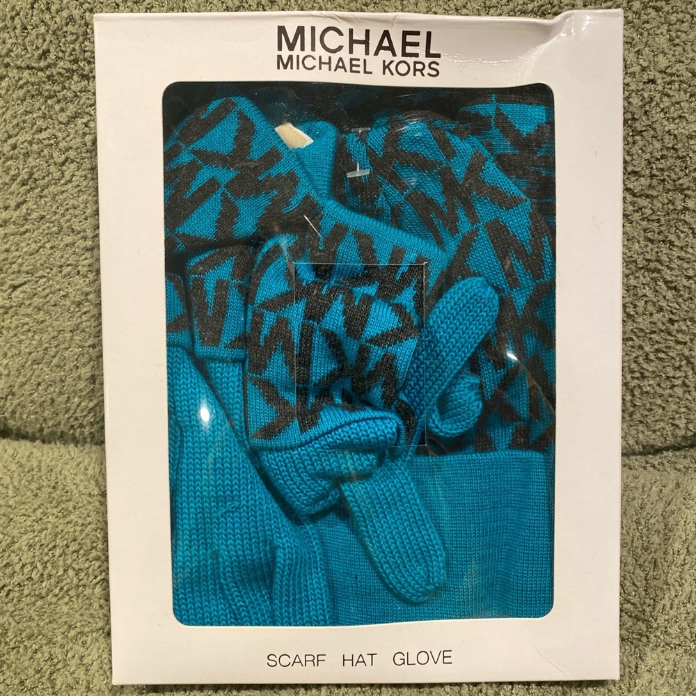 Michael Kors Scarf/Hat/Glove gift set
